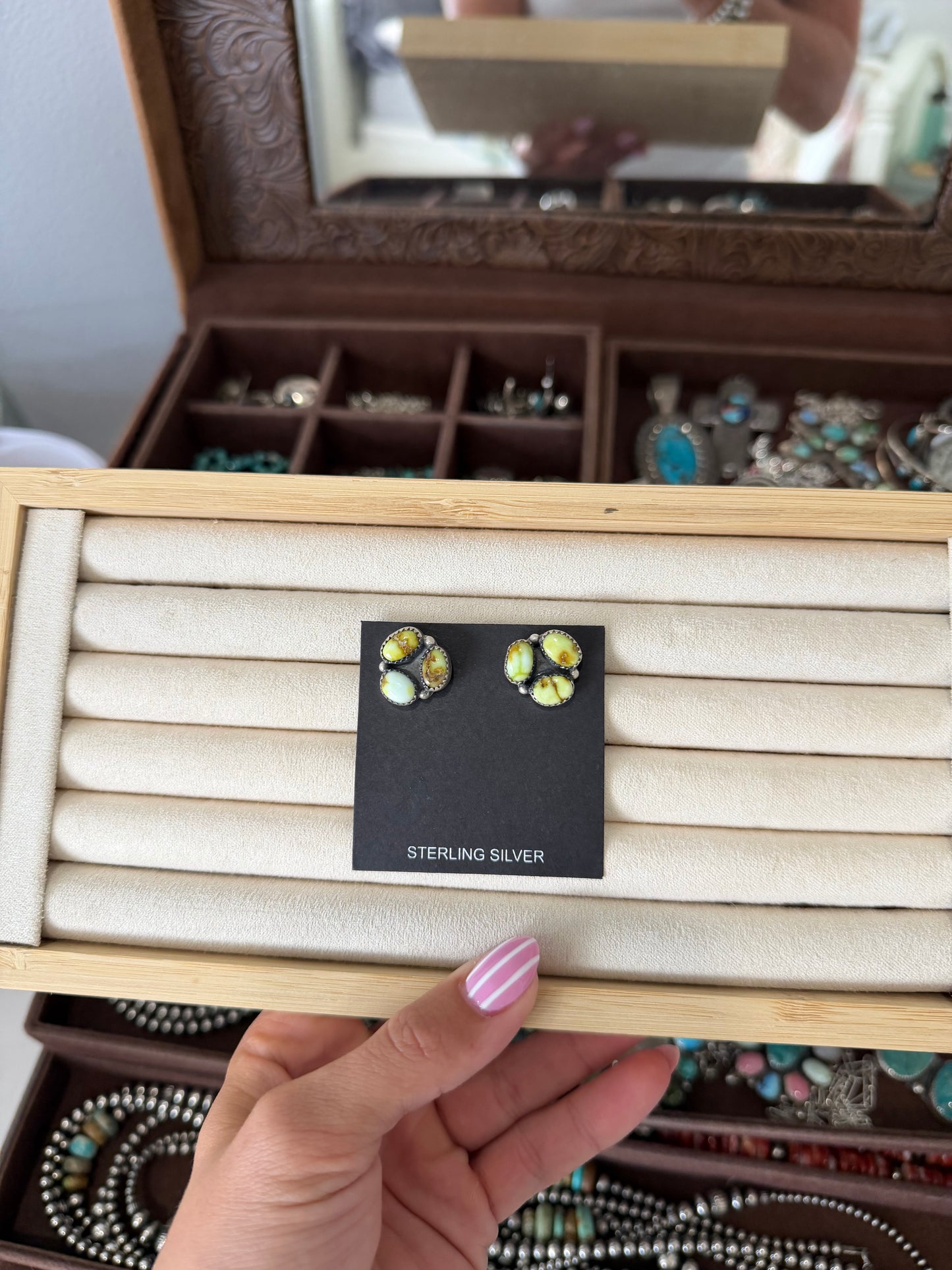 Palomino cluster studs