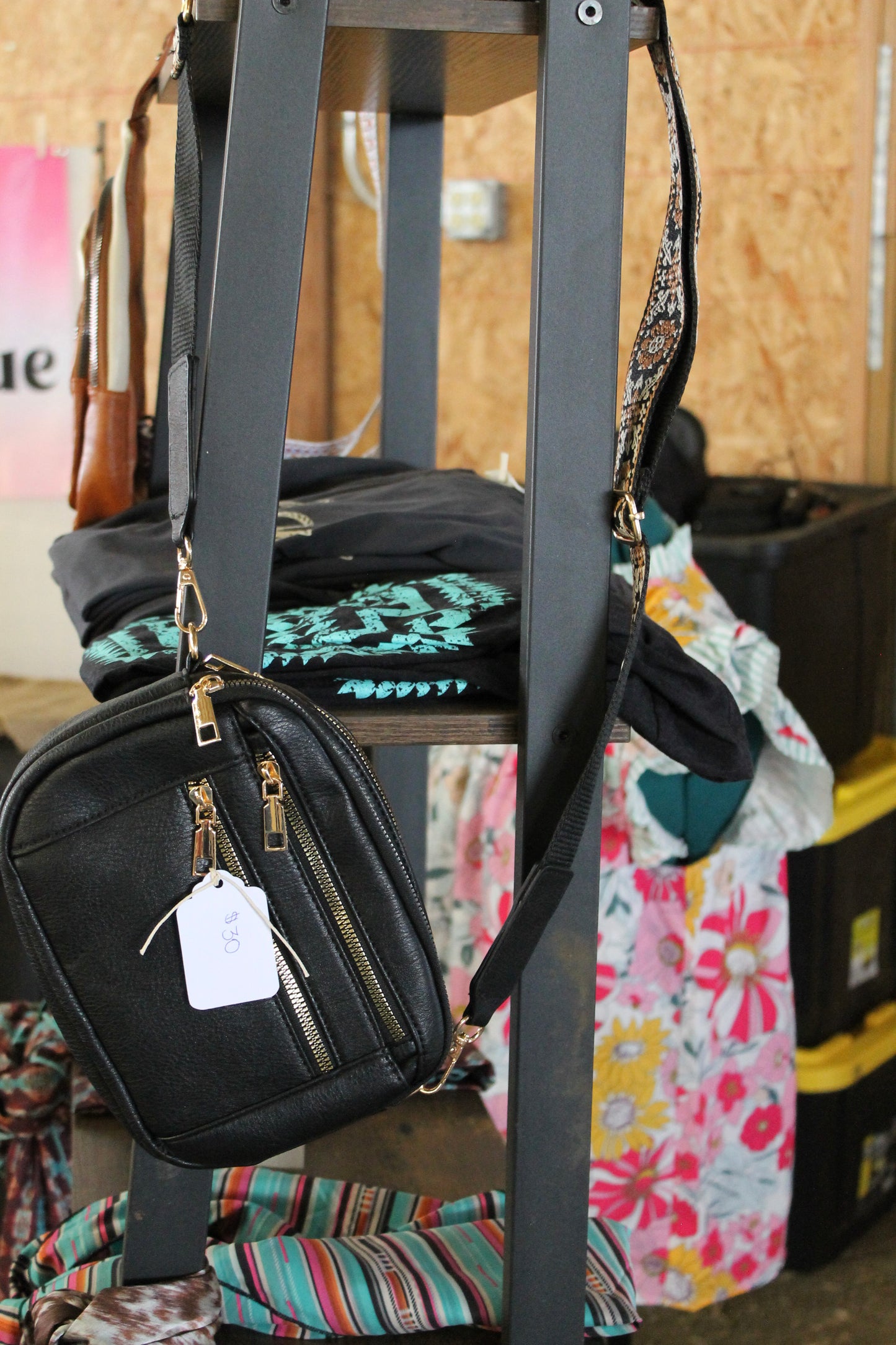 Color blocked zipper crossbody bag