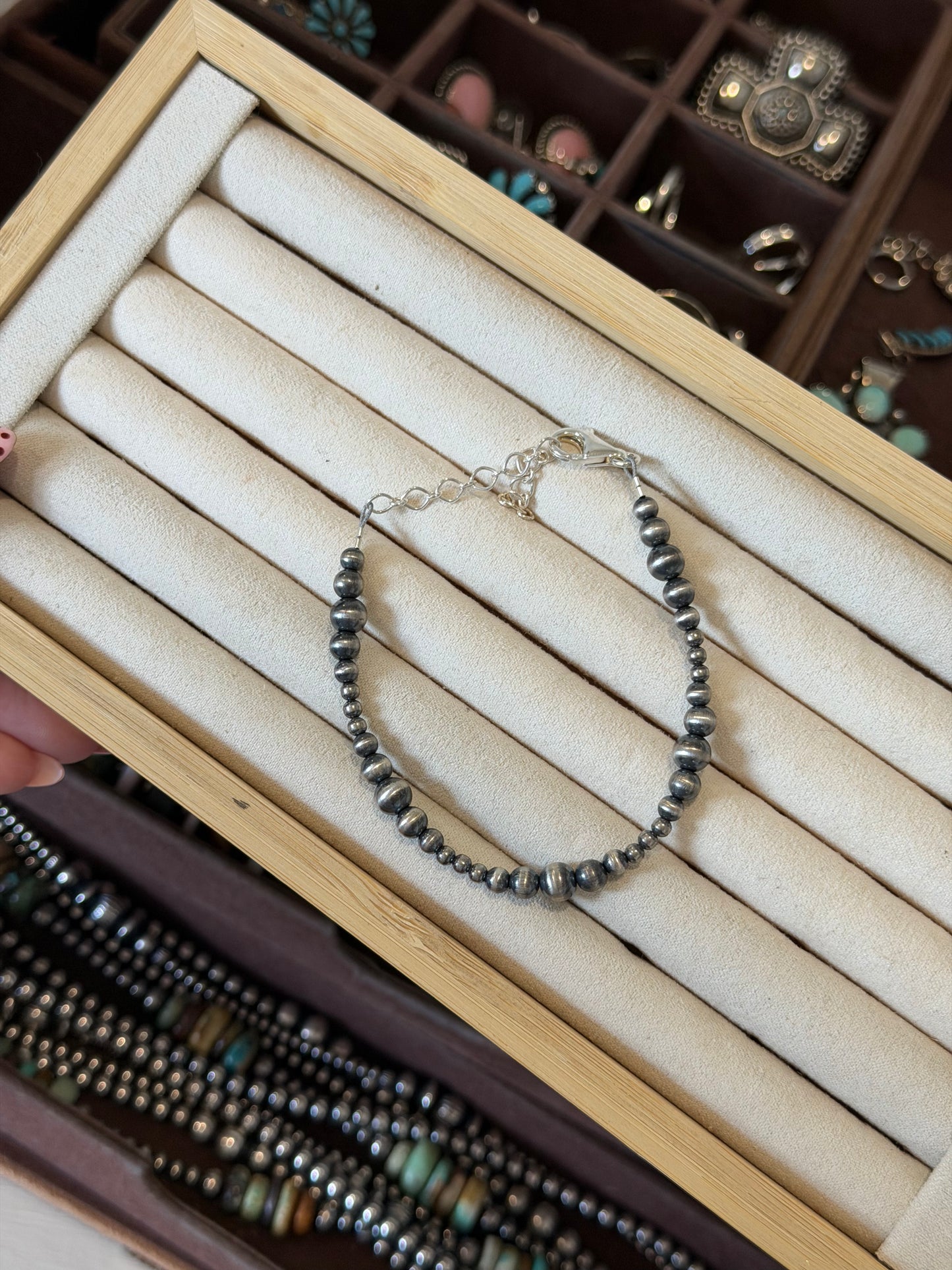 Graduated pearl bracelet