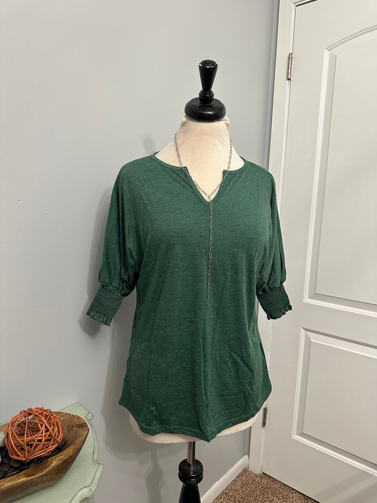 Loose v-neck sleeve shirt