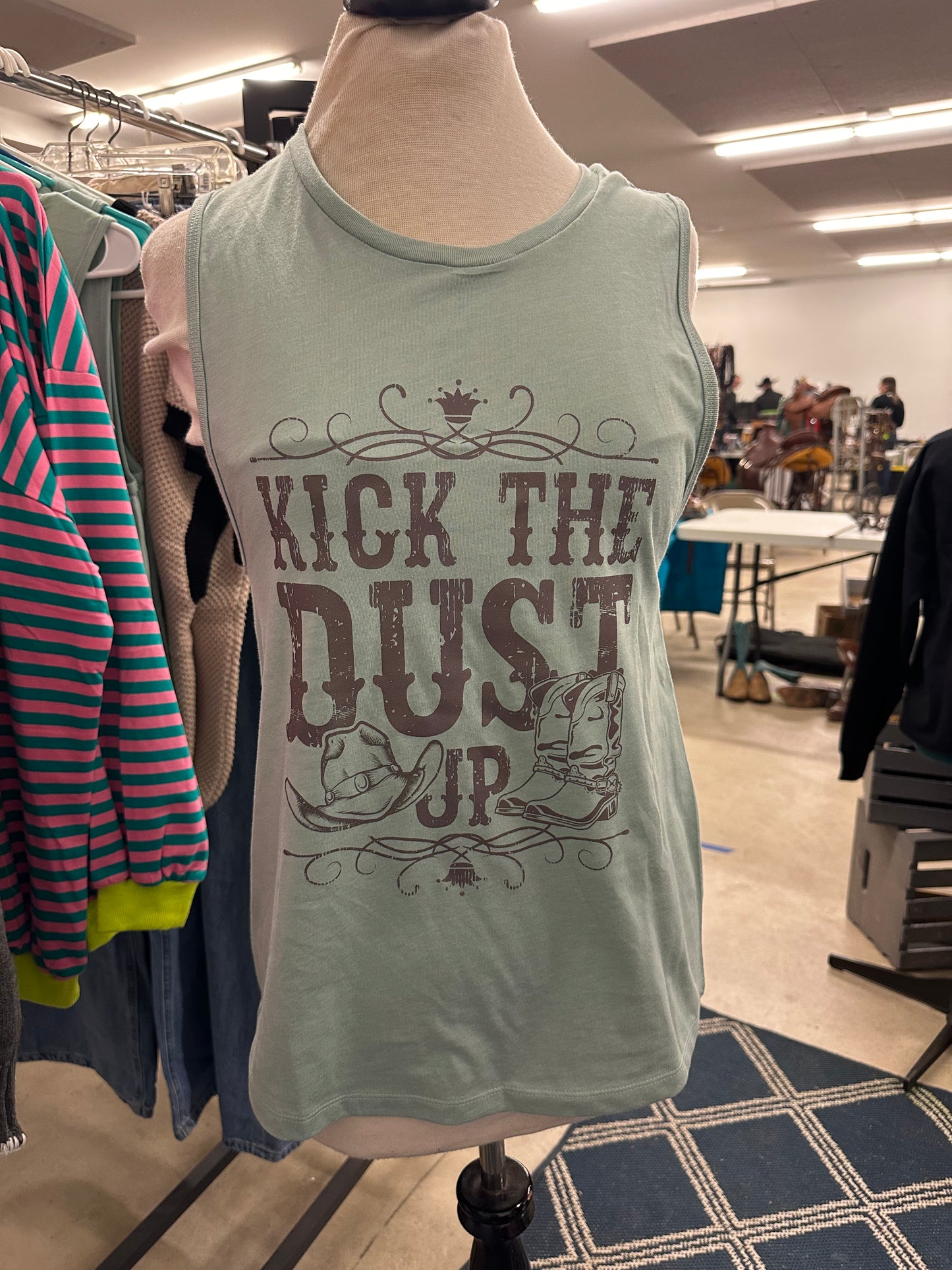 Kick the dust up tee