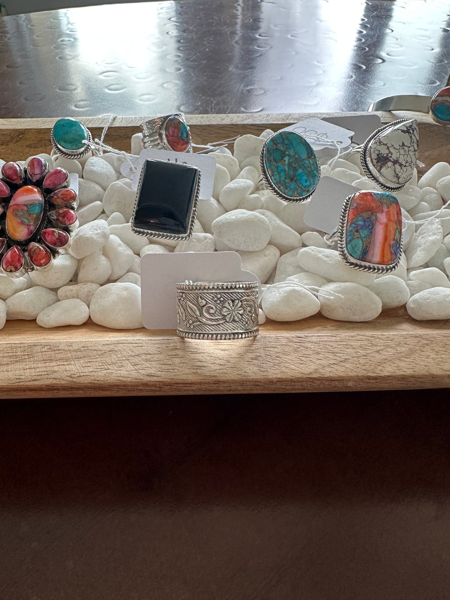 Wide band ring
