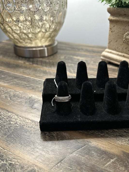 Silver rope ring