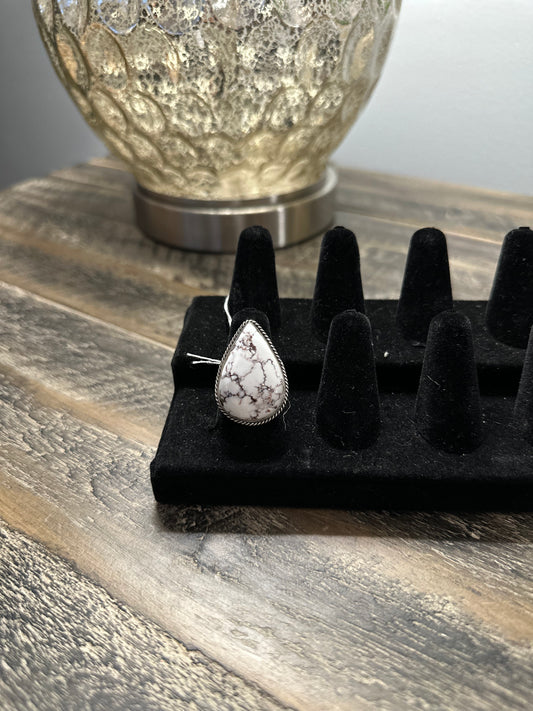 Natural wild horse ring