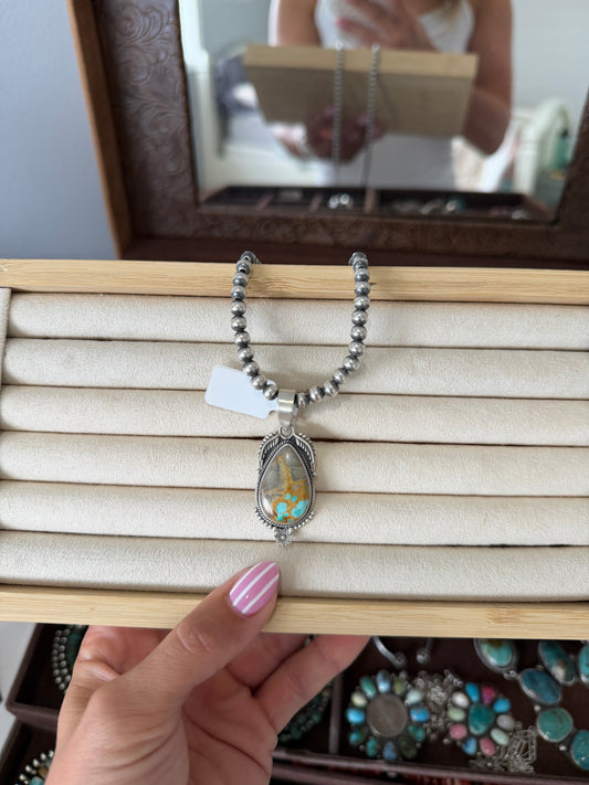 Royston ribbon pendant ￼