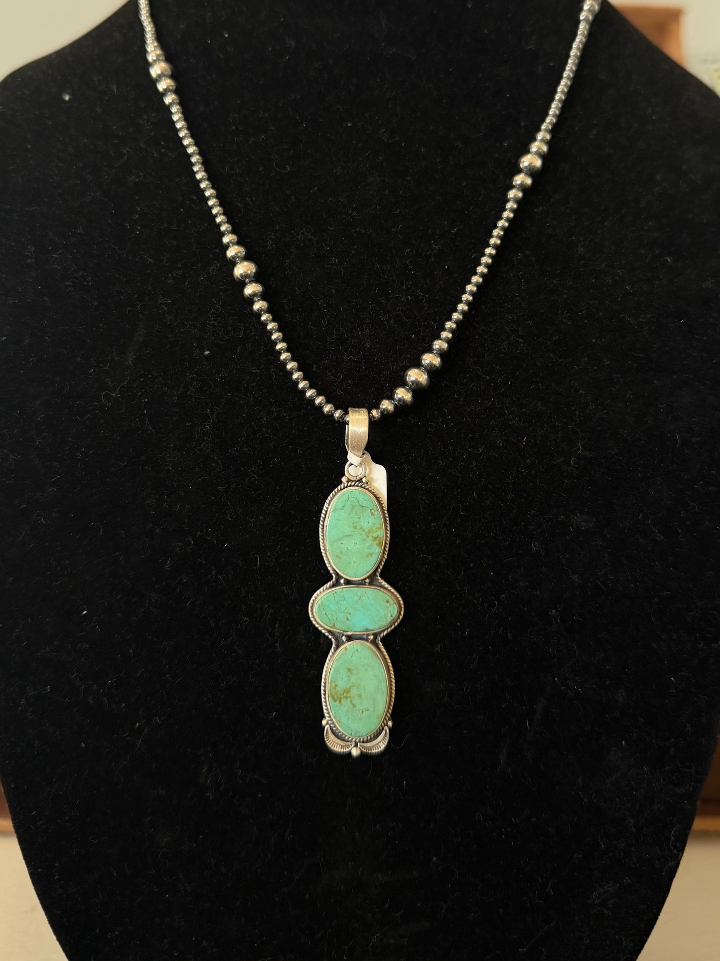 Roysten pendant