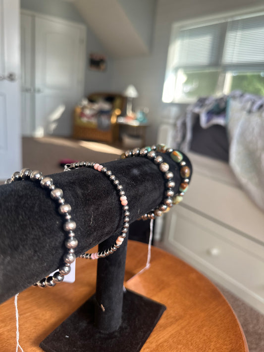 Pink conch and 4 mm Navajo pearl bracelet